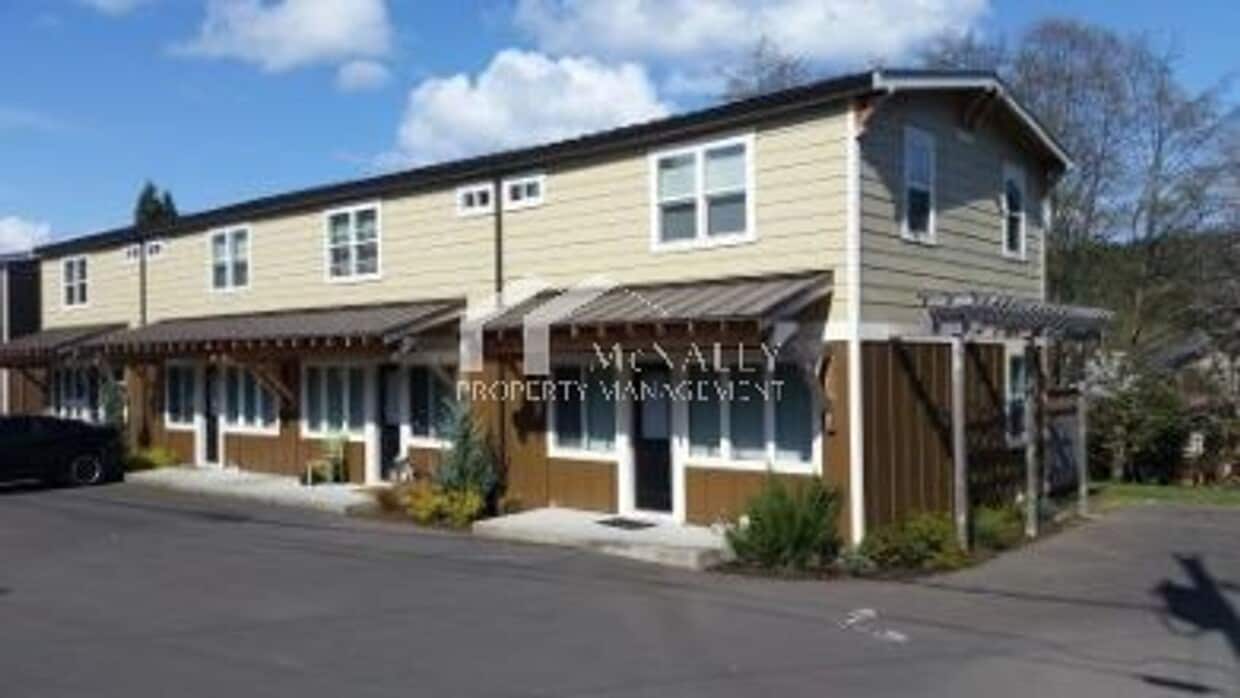 Foto principal - 2 Bedroom 1 Bathroom Townhome in Downtown ...