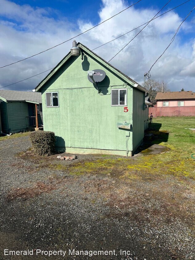 1 br, 1 bath House 5170 Main St 5 House for Rent in Springfield