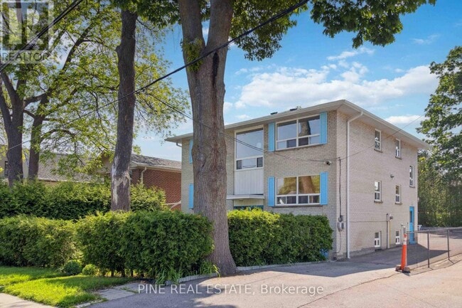 Photo du bâtiment - 19 Queen St W