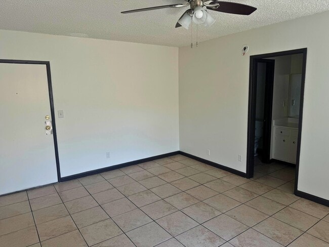 Foto del edificio - Cute Move-In Ready Studio Apartment