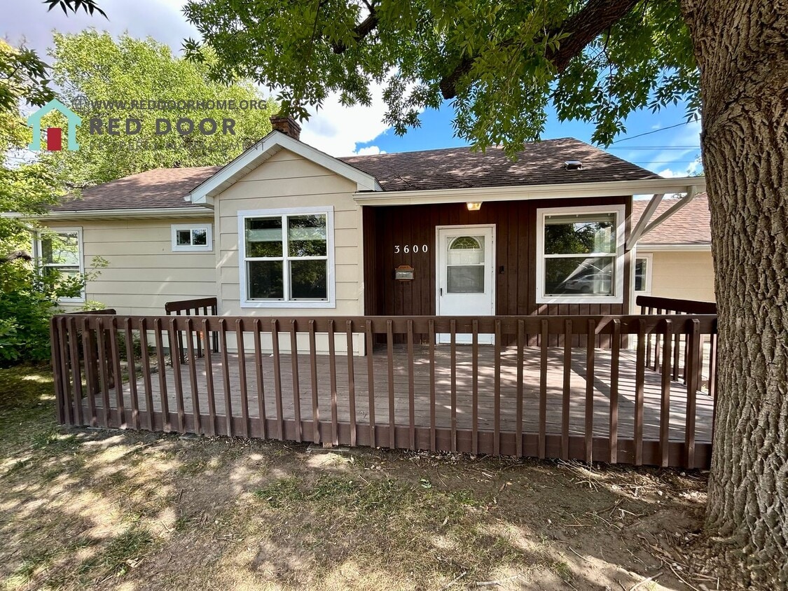 Foto principal - Spacious 3 Bed, 1 Bath Home – Pet Friendly...