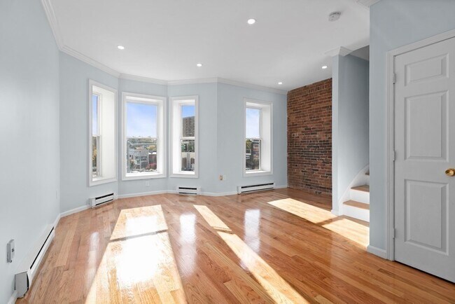 Building Photo - 2 Woodbine St