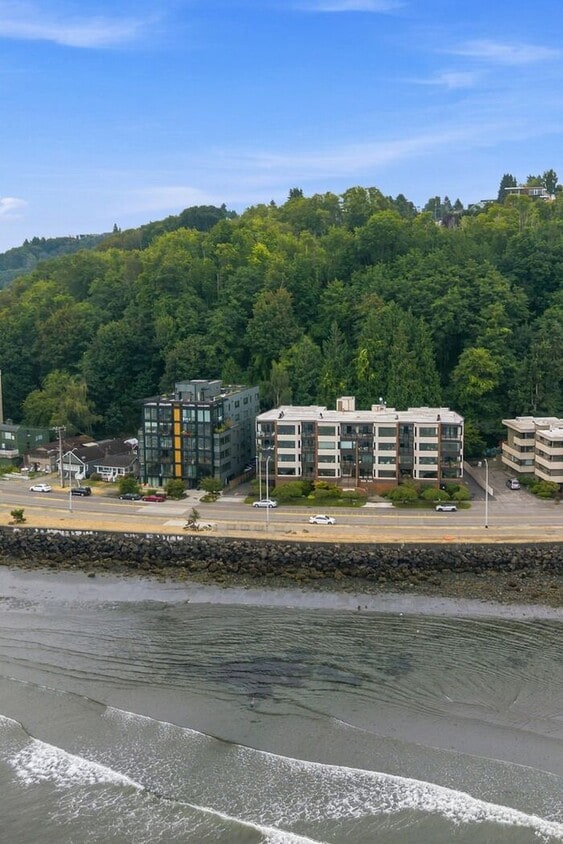 Enormous Waterfront Alki Condo w/ Stunning Views - Enormous Waterfront Alki Condo w/ Stunning Views