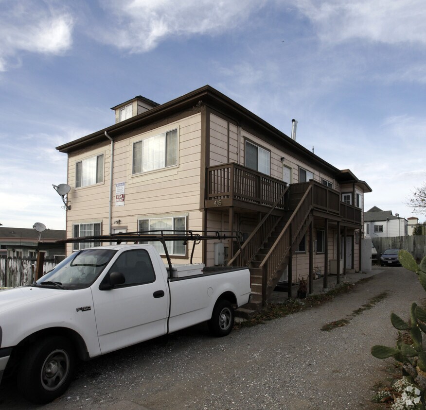 Building Photo - 435 C St
