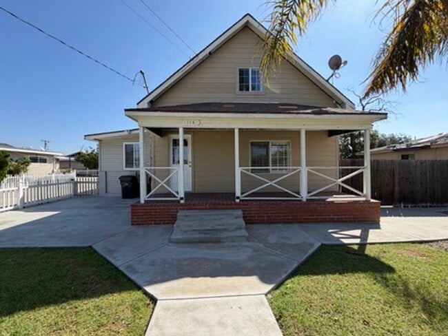 Building Photo - 114 N 12th Ave
