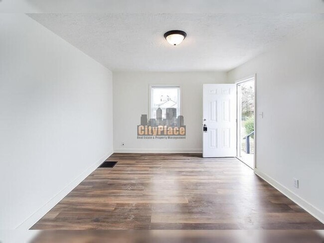 Building Photo - 3748 Hillside Ave