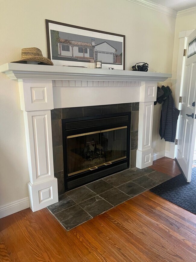 Building Photo - Come check out this Beautiful Country Home...