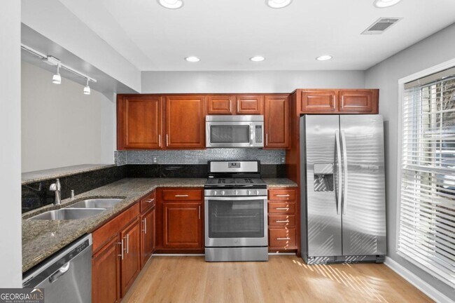 Building Photo - 410 Wedgewood Way
