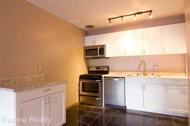 Building Photo - 1700 SW 16th Ct