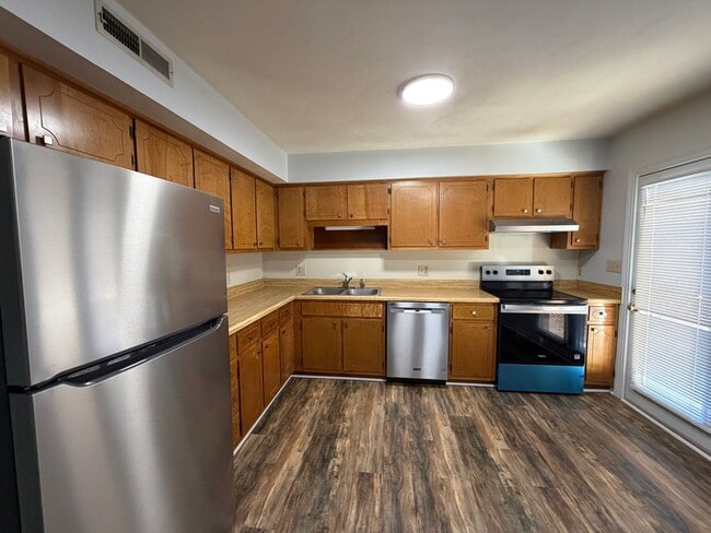 Building Photo - Roanoke Duplex