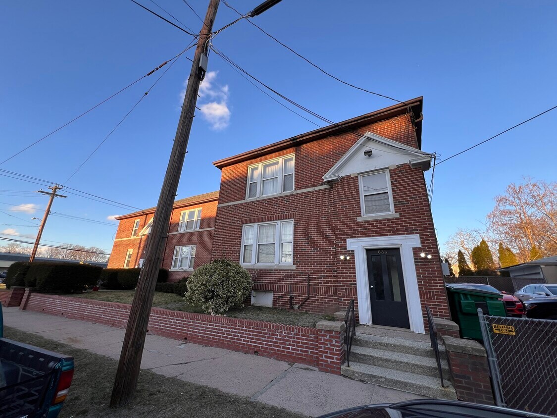 Primary Photo - 635 2nd Ave
