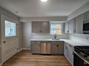 Building Photo - 225 10th St