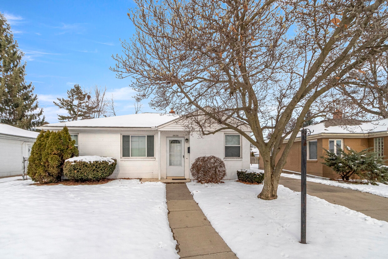 Foto principal - 24126 Dartmouth St