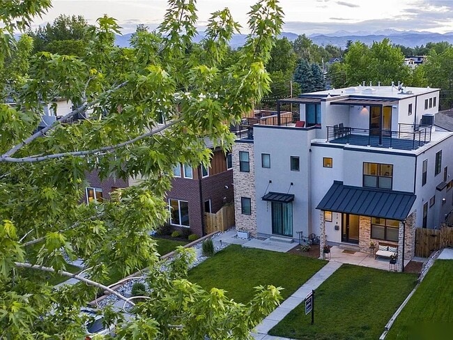 Building Photo - 2713 Grove St