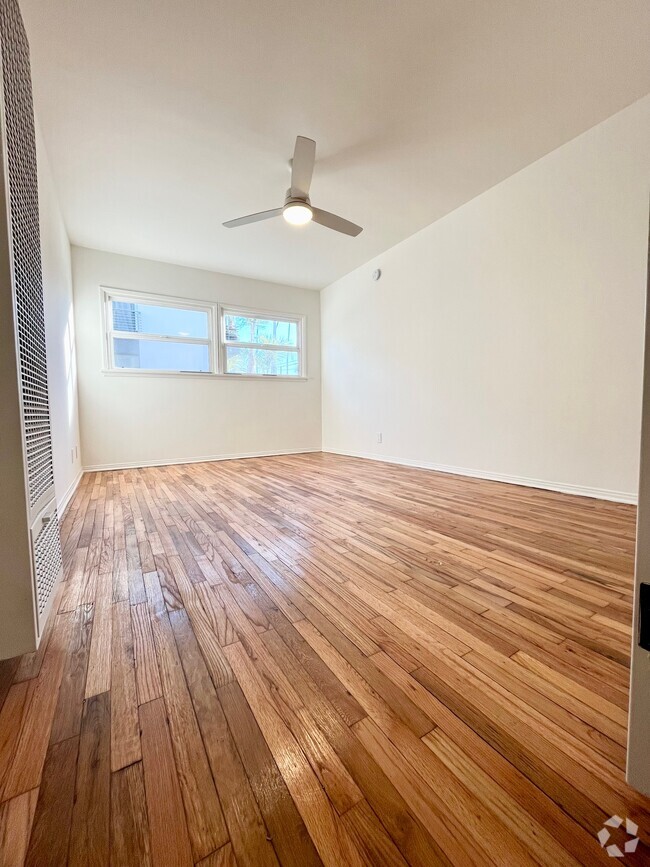 Building Photo - 2129 Ocean Ave