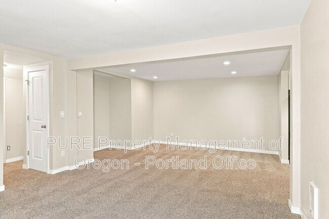 Foto del edificio - 10806 NE Prescott St