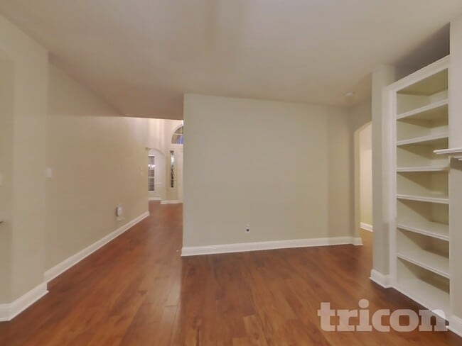 Foto del edificio - 2304 Greenview Dr