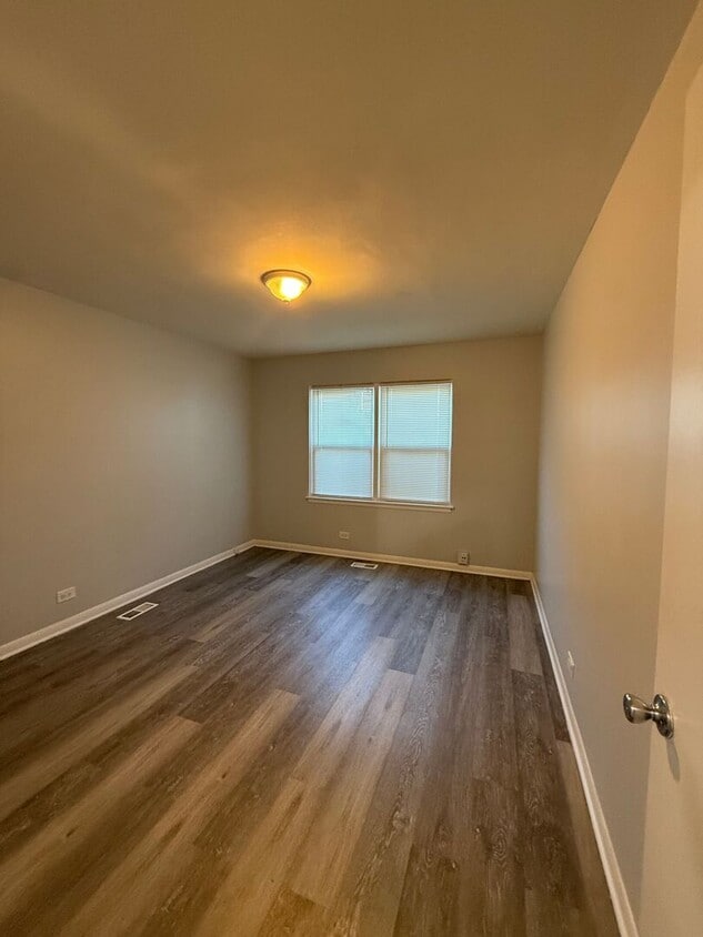 Building Photo - 1505 N Maywood Dr