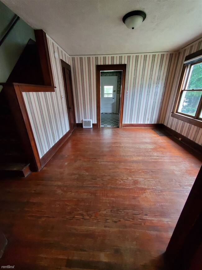 Building Photo - 2 br, 1 bath  - 923 W Mishawaka Ave