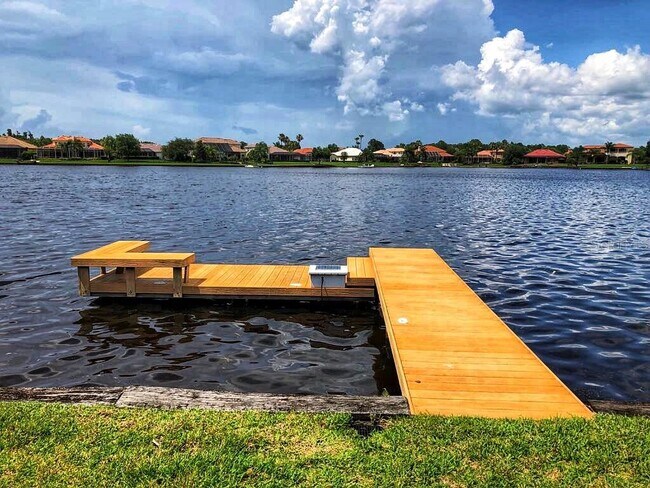 Foto del edificio - 10541 Cory Lake Dr
