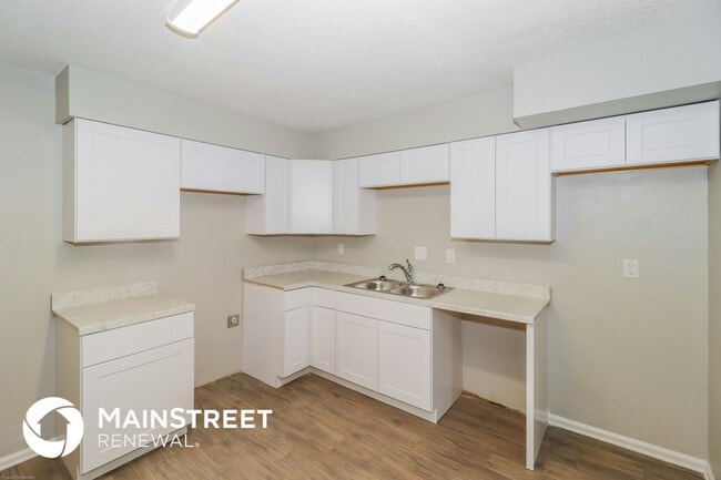 Building Photo - 5380 Albemarle Dr