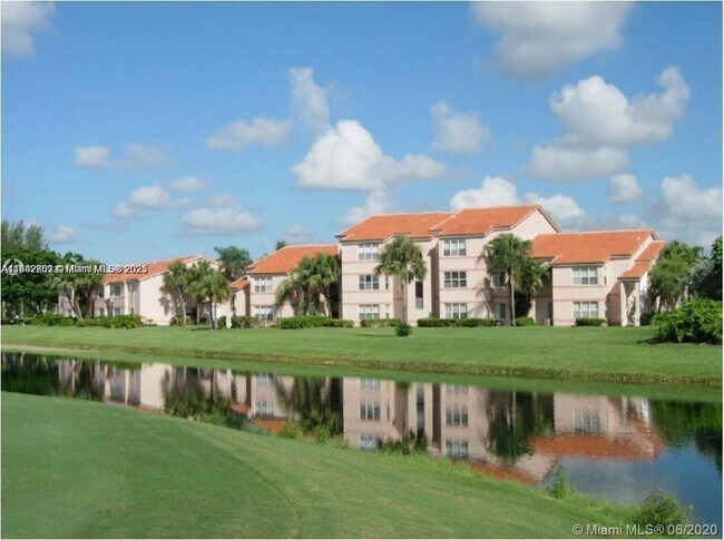 Foto del edificio - 3420 Pinewalk Dr N