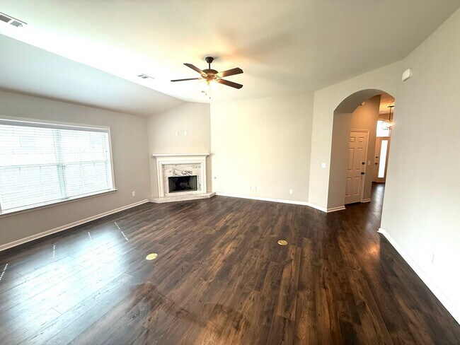 Foto del edificio - ** 3 Bed 2 Bath located in StoneyBrooke Pl...
