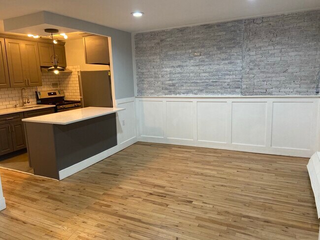 Exposed brick in livingroom - 41 Saint Johns Pl