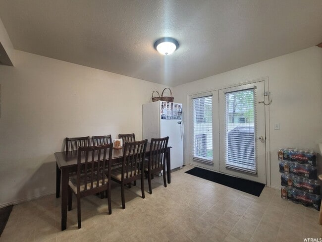 Building Photo - Updated 3 Bed Townhome w/ Finished Basement – American Fork