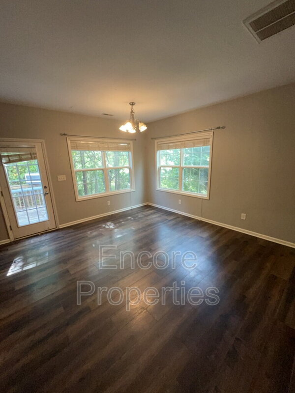 Foto del edificio - 821 Woodside Park Ln