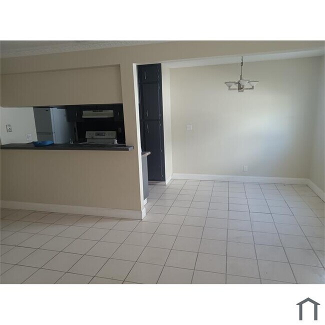 Building Photo - 108 E Tiffany Dr