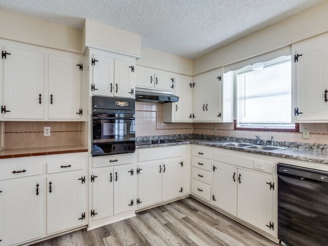 Building Photo - 420 Vicki Pl