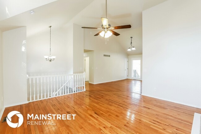 Building Photo - 10926 Rowland Ave