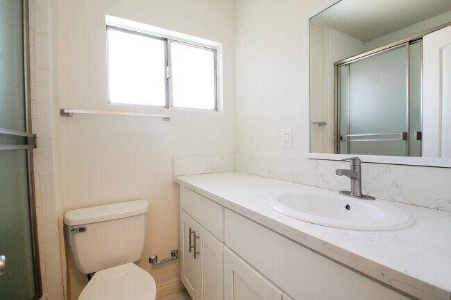 Foto del edificio - 15339 Weddington St