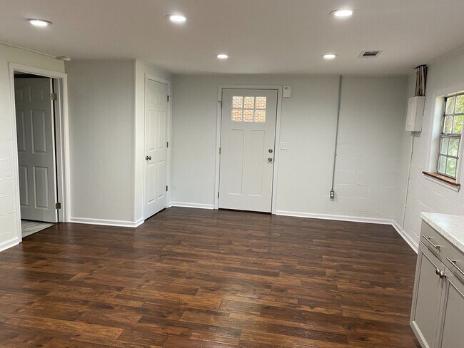 Building Photo - 113 E Wilson Ave