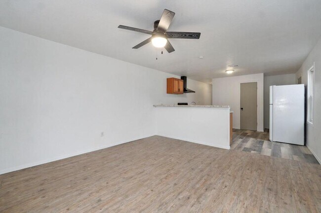 Foto del edificio - 513 S Broadway Ave