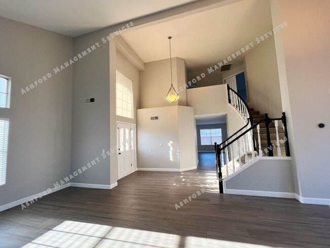 Foto del edificio - RAY RANCH 4 BEDROOMS 3 BATH WITH POOL AND SPA IN LARGE YARD