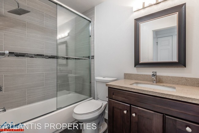 Foto del edificio - 440 Roosevelt Ave