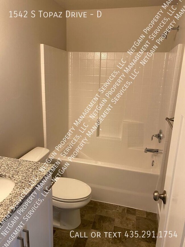 Foto del edificio - 3 Bedroom 2.5 bath Cedar Edge Unit