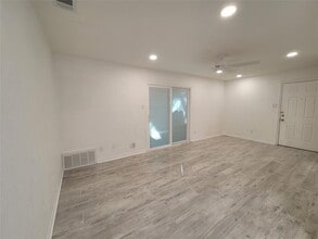 Building Photo - 2308 Barton Village Cir