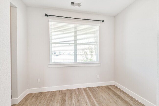 Foto del edificio - 13083 Clear View Dr