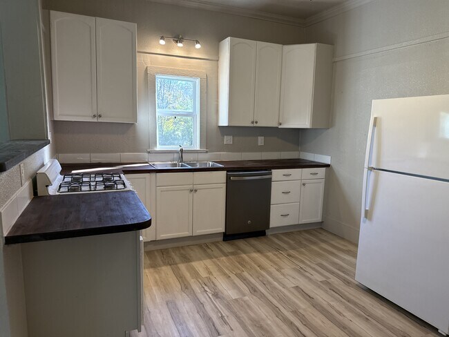 Foto del edificio - 836 E 10th St