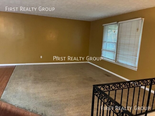 Foto del edificio - 37 W Lytle-Five Points Rd