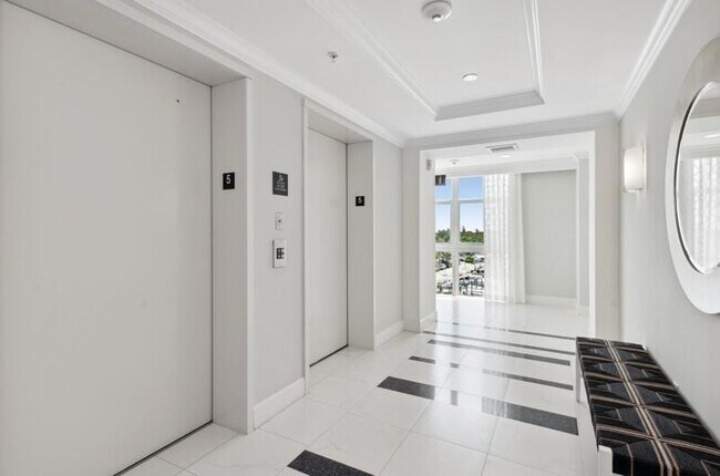 Foto del edificio - 100 NE 6th St