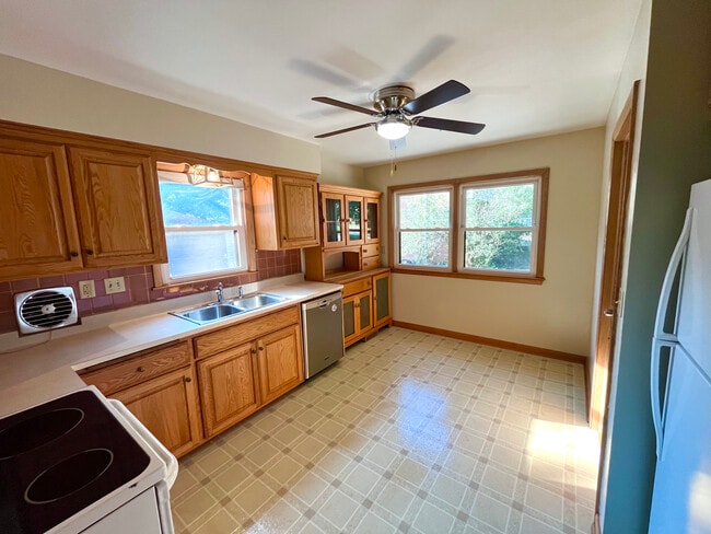 Kitchen - 1661 N 116th St