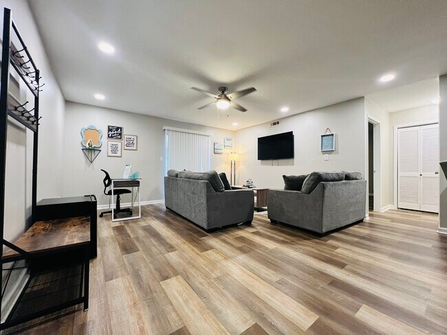 Building Photo - 6612 Willow Pointe NW