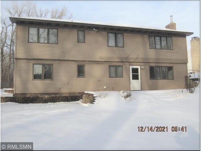 Foto del edificio - 222 County Road B2 W