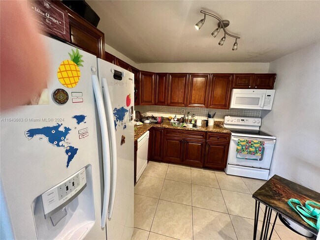 Foto del edificio - 2750 NE 183rd St