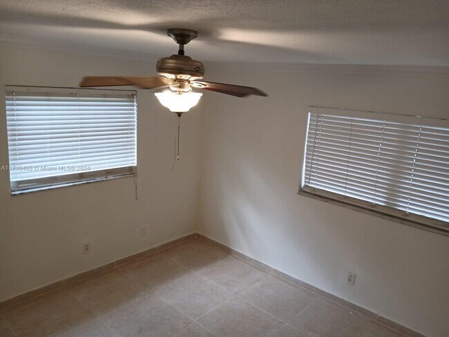 Building Photo - 7318 NW 76th Dr