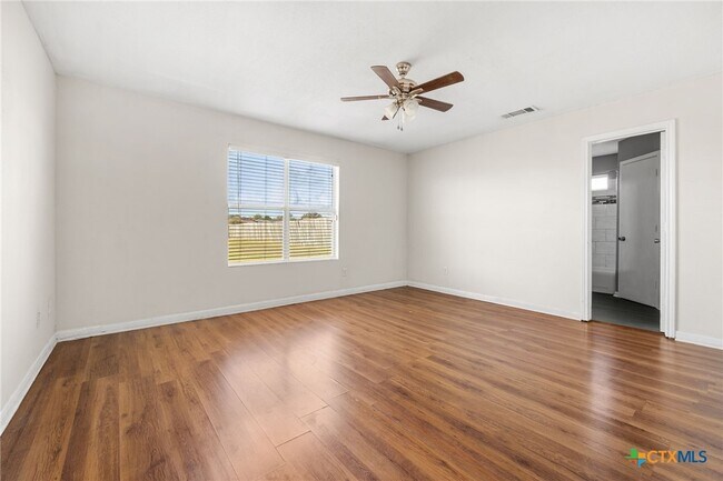 Foto del edificio - 4006 Waterproof Dr